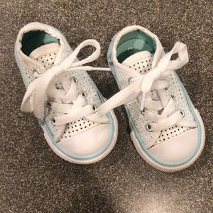 Little girl Converse!